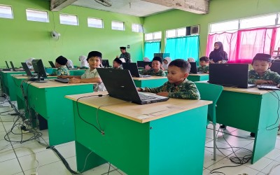 Lab Komputer Mi Hidayatus Syubban